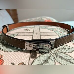 Skinny Adjustable Leather-like Belt in Khaki with Silver Turn-Lock Buckle